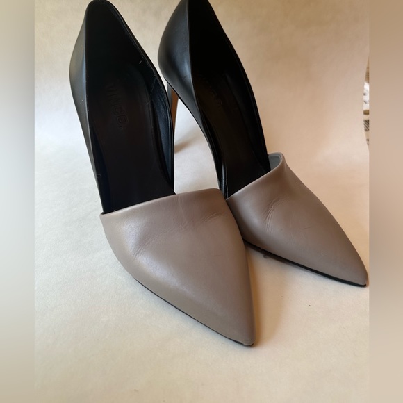 Vince
Cosette Two-Tone Pointy-Toe Pump, Black/Woodsmoke - Picture 3 of 7